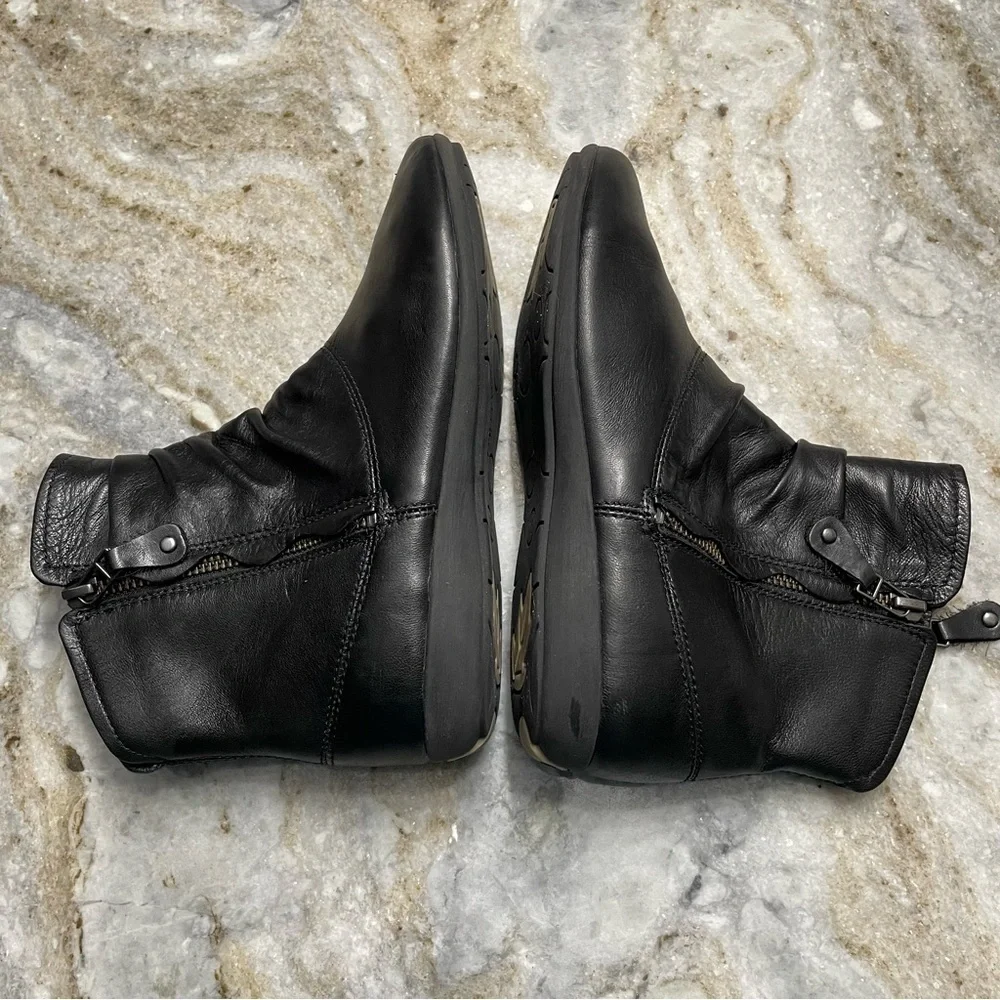 Josef Seibel Naly 24 Ankle Black Leather Bootie